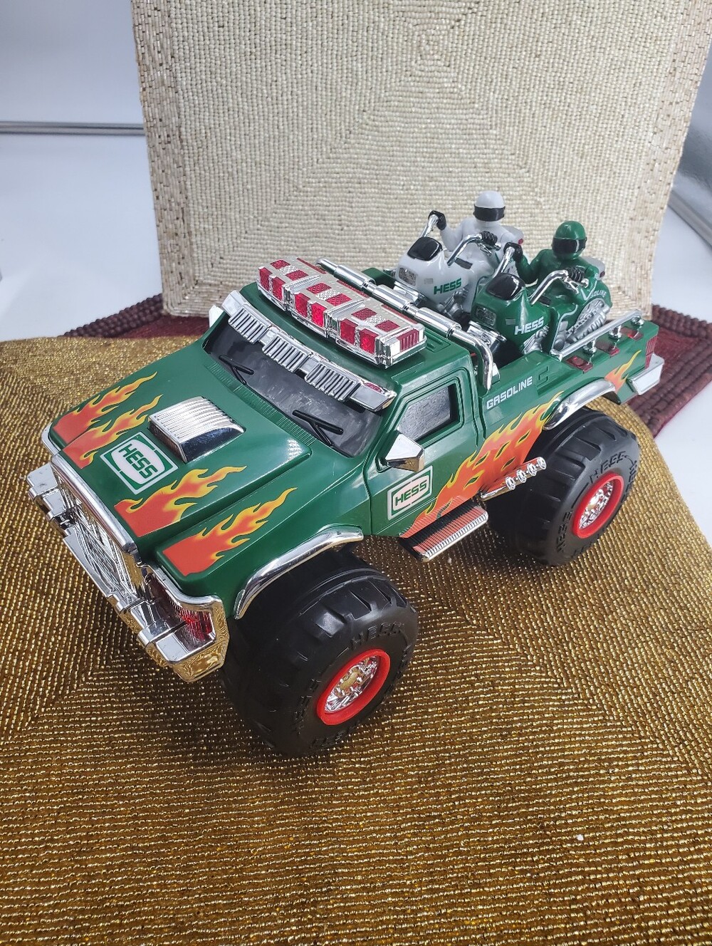 Hess Monster Truck with 2 Motorcycles 2007  Excellent Condition (C40)